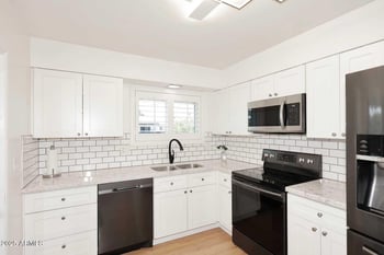 11442 Coggins Dr, Sun City, AZ 85351