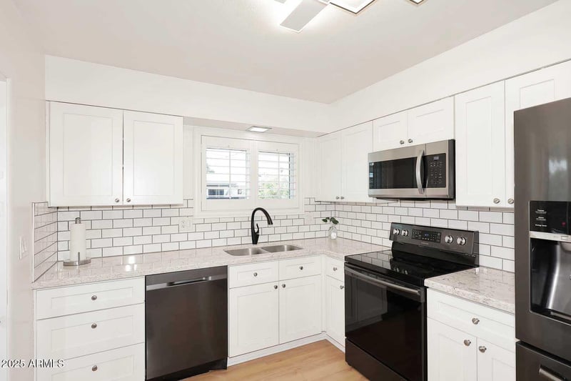 11442 Coggins Dr, Sun City, AZ 85351