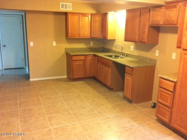 11445 N 57th Dr, Glendale, AZ 85304
