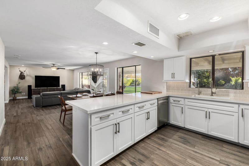 11449 Bancroft Dr, Phoenix, AZ 85028