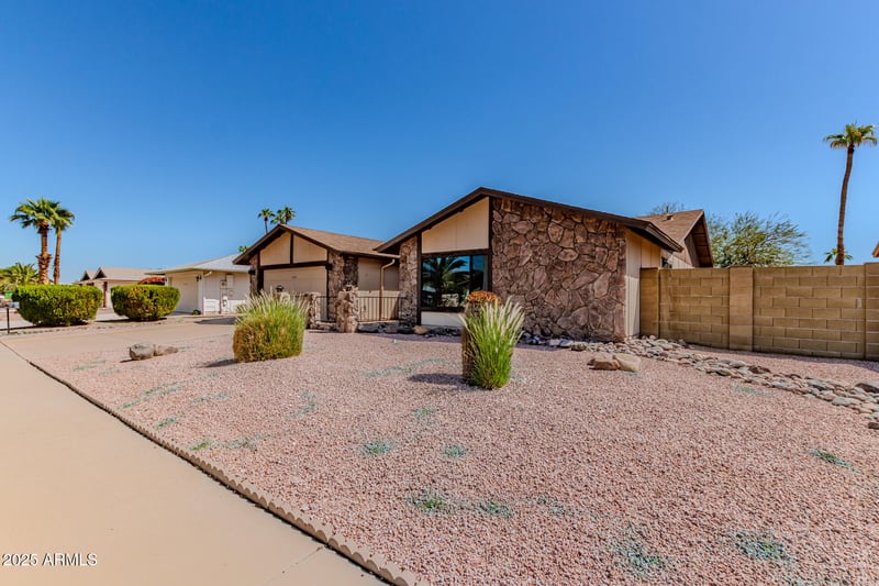 11449 Iroquois Dr, Phoenix, AZ 85044
