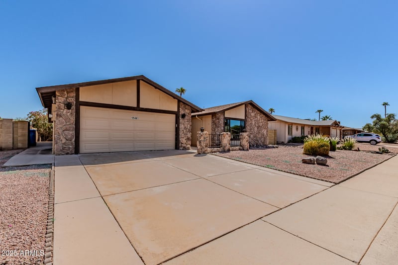 11449 Iroquois Dr, Phoenix, AZ 85044