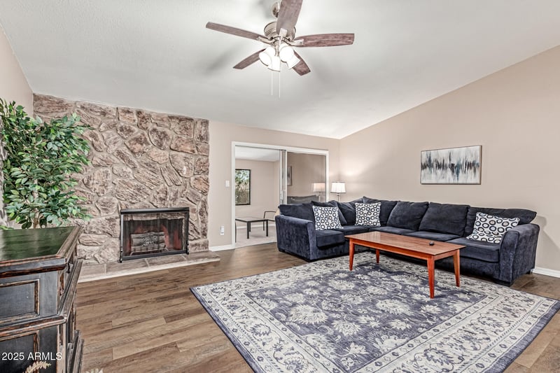 11449 Iroquois Dr, Phoenix, AZ 85044