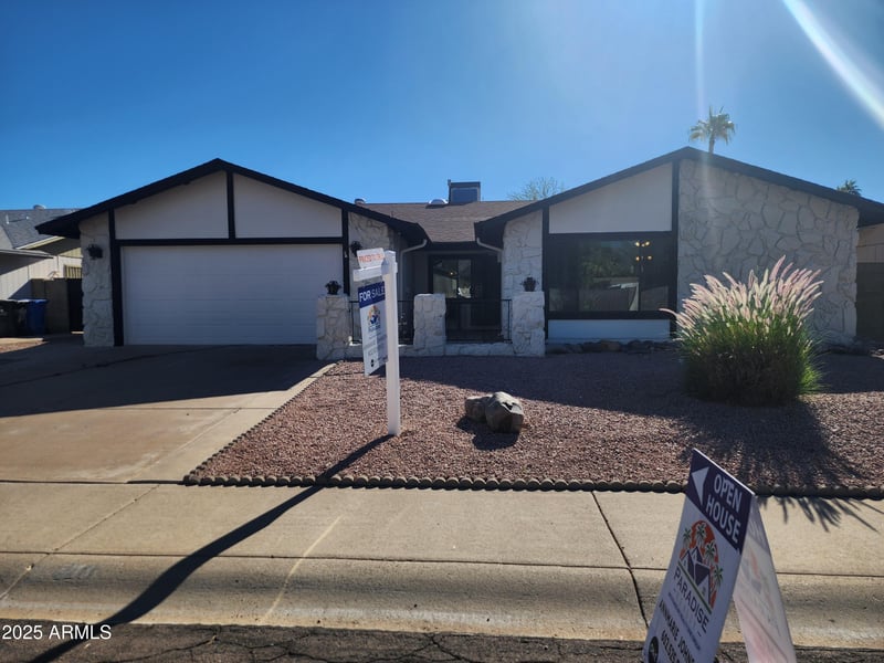 11449 Iroquois Dr, Phoenix, AZ 85044