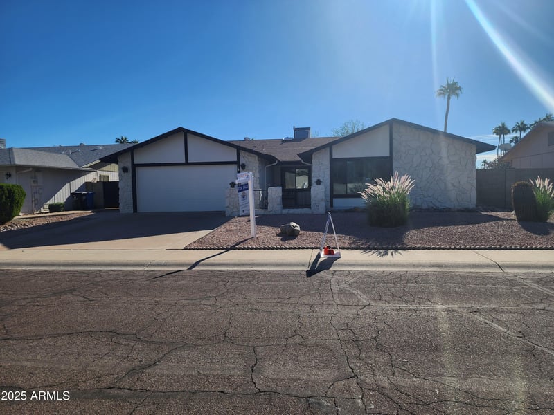 11449 Iroquois Dr, Phoenix, AZ 85044