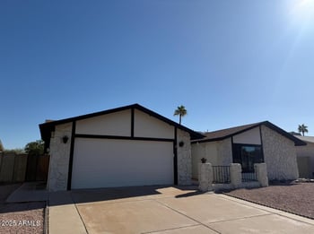 11449 Iroquois Dr, Phoenix, AZ 85044
