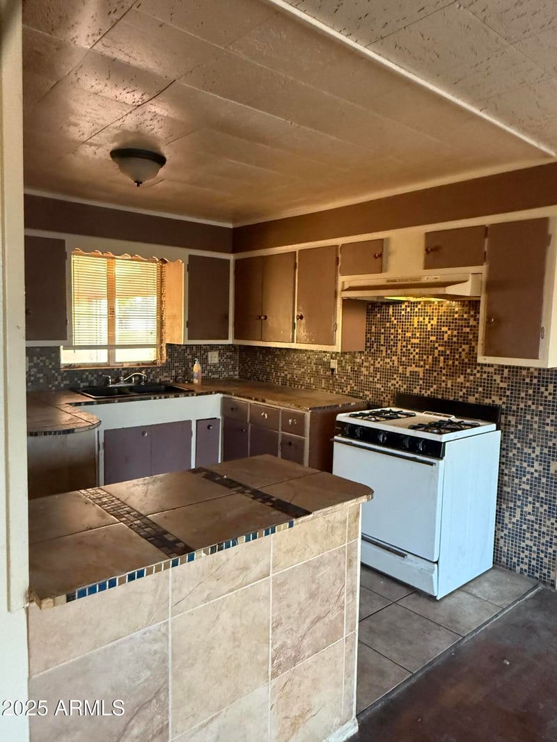 1145 Eva St, Phoenix, AZ 85020