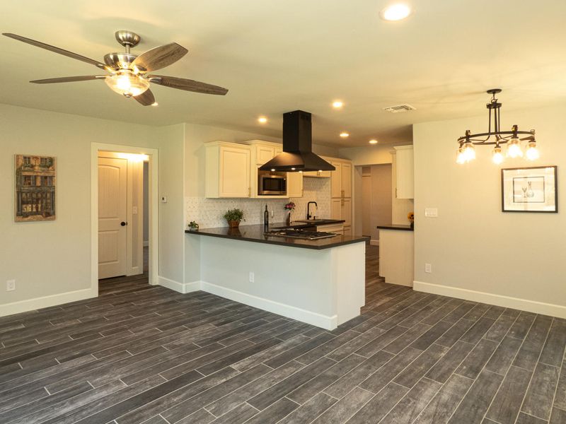 1145 W Heatherbrae Dr, Phoenix, AZ 85013