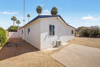 1147 Flynn Ln, Phoenix, AZ 85014