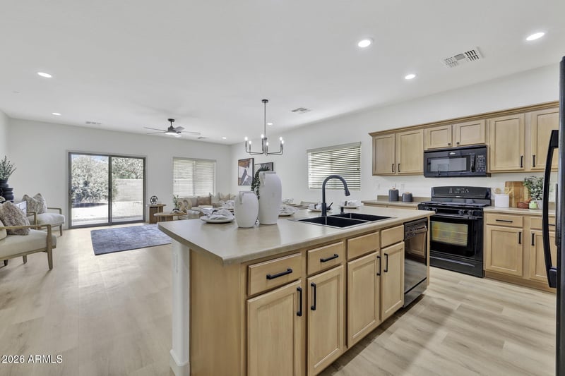 1152 W Desert Hollow Dr, San Tan Valley, AZ 85143