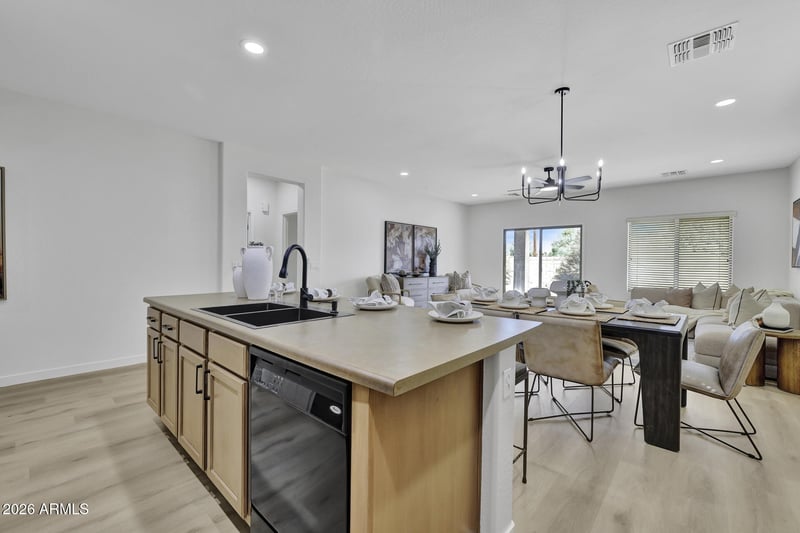 1152 W Desert Hollow Dr, San Tan Valley, AZ 85143