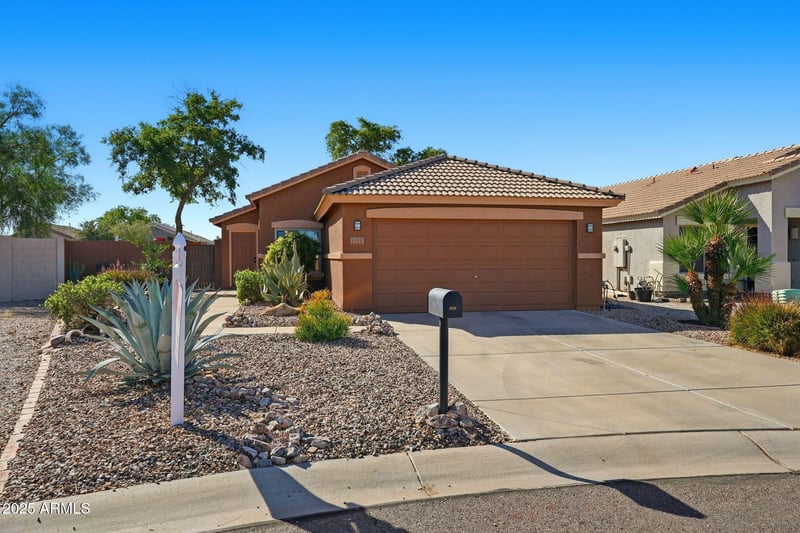 1155 Vernoa St, San Tan Valley, AZ 85140