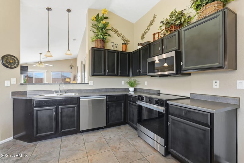1155 Vernoa St, San Tan Valley, AZ 85140