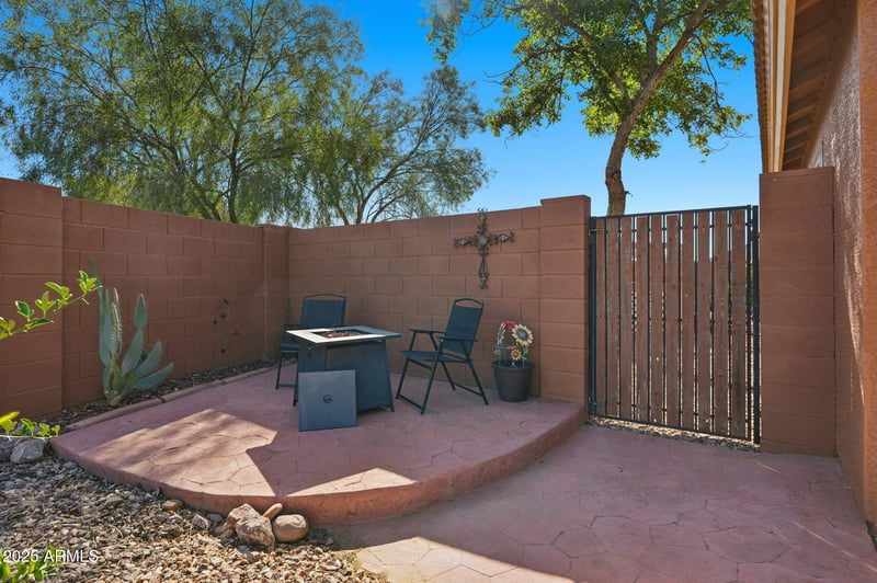 1155 Vernoa St, San Tan Valley, AZ 85140