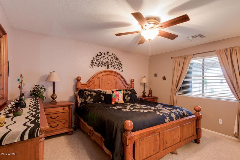 1157 E Silversmith Trl, San Tan Valley, AZ 85143