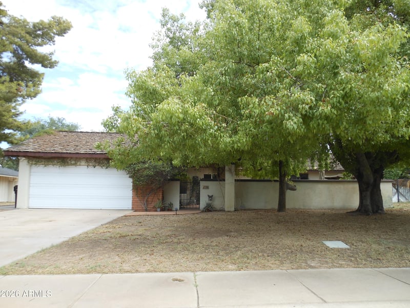 116 W Las Palmaritas Dr, Phoenix, AZ 85021