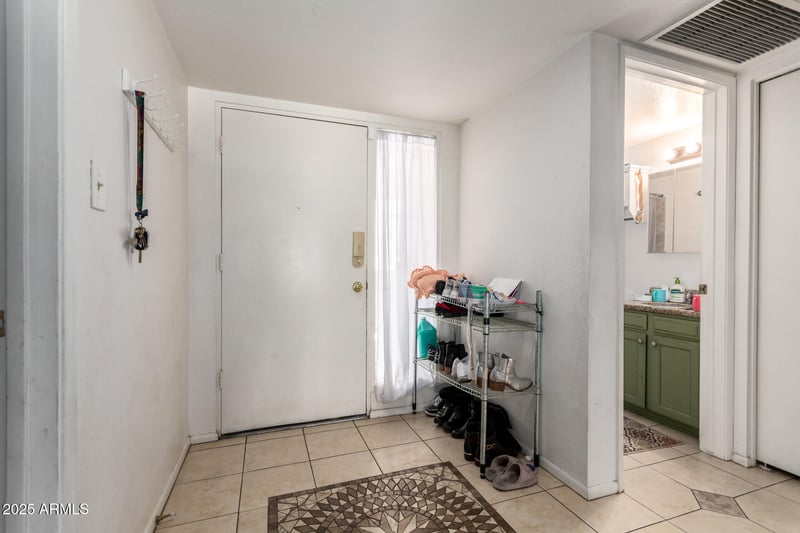 1161 Sandpiper Dr #220, Tempe, AZ 85283
