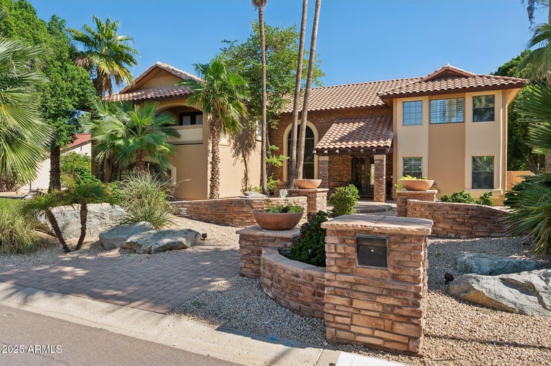 11621 Blackfoot Dr, Phoenix, AZ 85044