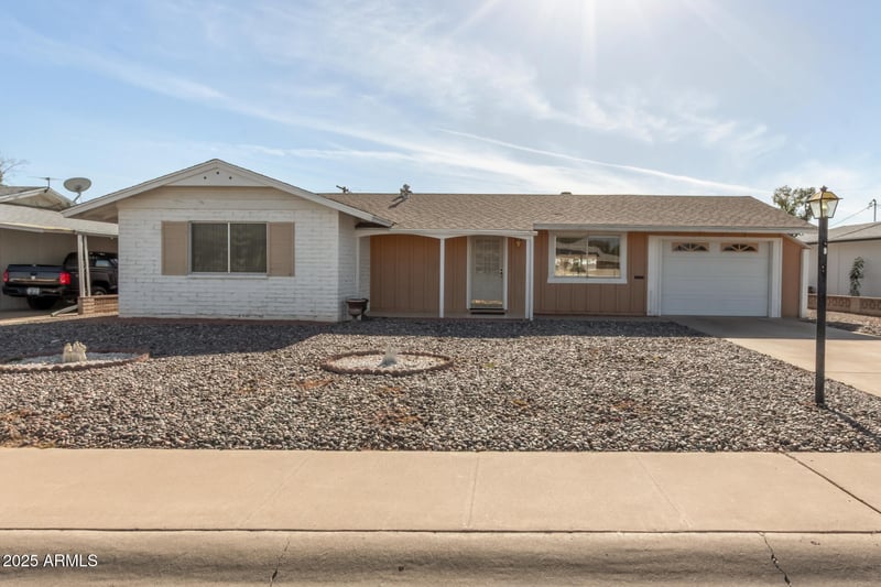 11622 Desert Hills Dr, Sun City, AZ 85351