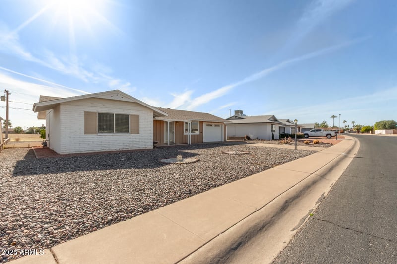 11622 Desert Hills Dr, Sun City, AZ 85351