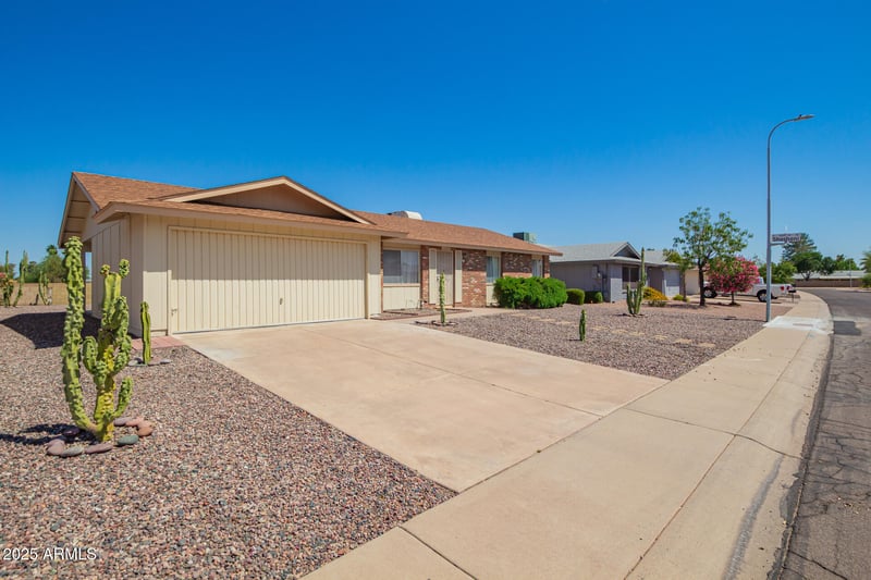 11627 Iroquois Dr, Phoenix, AZ 85044