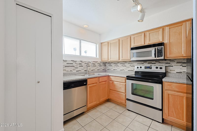 11640 N 51st Ave #212, Glendale, AZ 85304