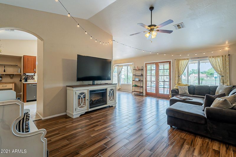 11653 S 46th St, Phoenix, AZ 85044