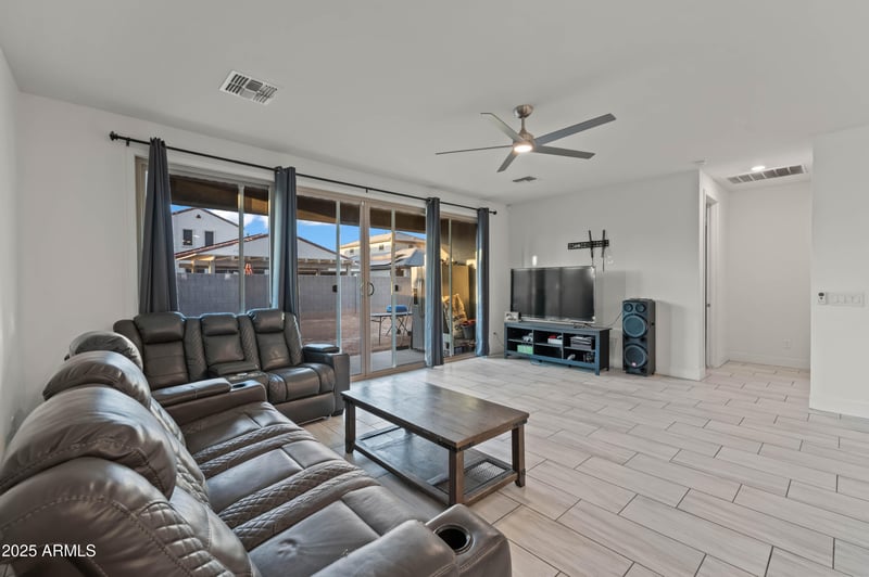 11670 Parkway Ln, Avondale, AZ 85323