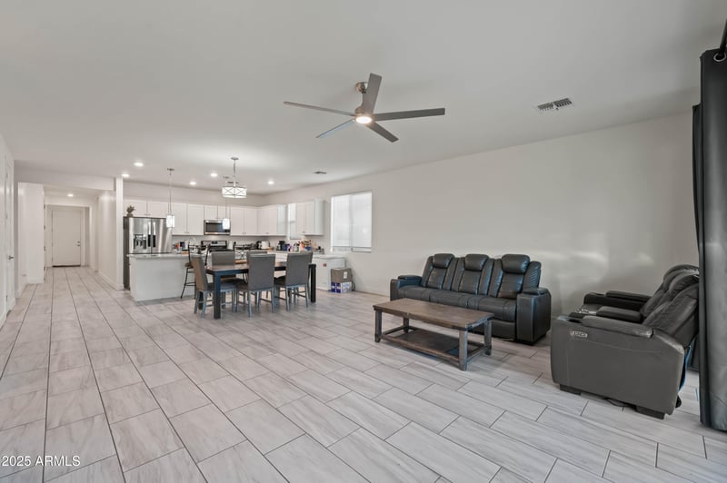 11670 Parkway Ln, Avondale, AZ 85323