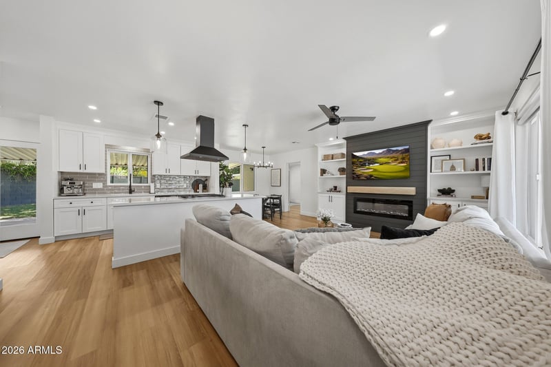 117 E Vista Del Cerro Dr, Tempe, AZ 85281
