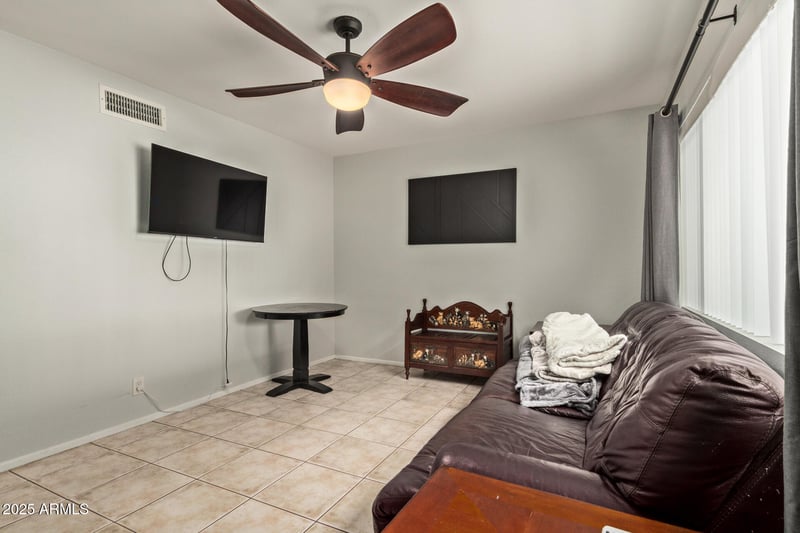 117 10th St, Tempe, AZ 85281