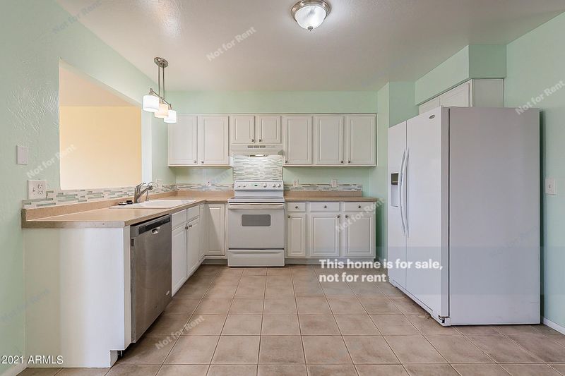 117 W Kerry Ln, Phoenix, AZ 85027
