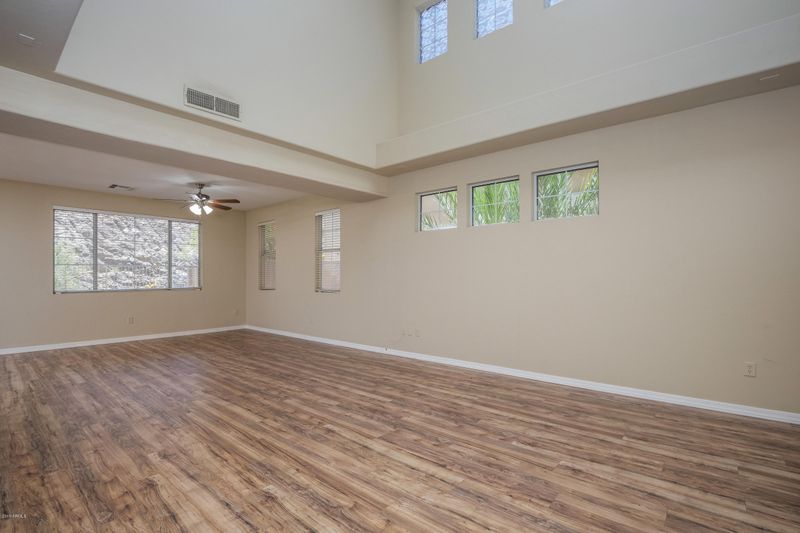 117 W Mountain Sage Dr, Phoenix, AZ 85045