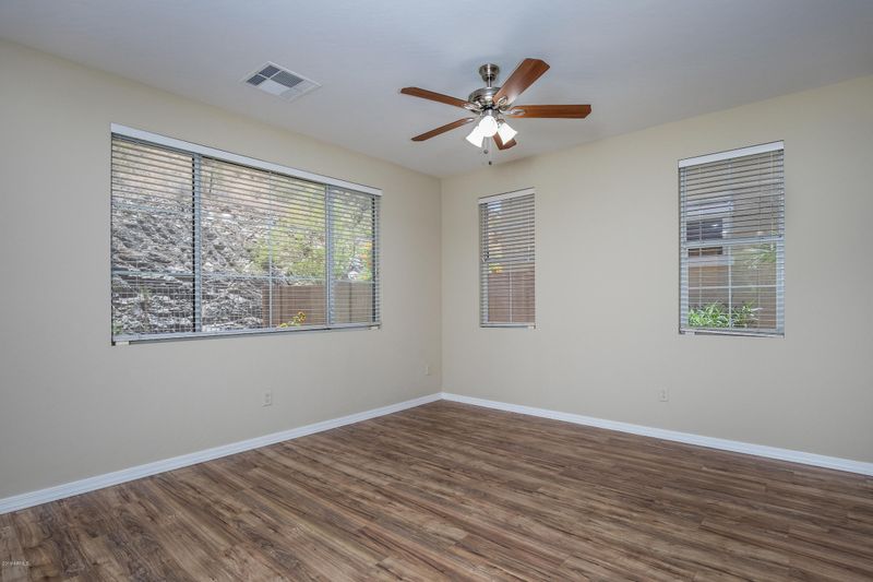 117 W Mountain Sage Dr, Phoenix, AZ 85045