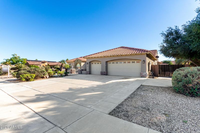 11733 E Starflower Dr E, Chandler, AZ 85249