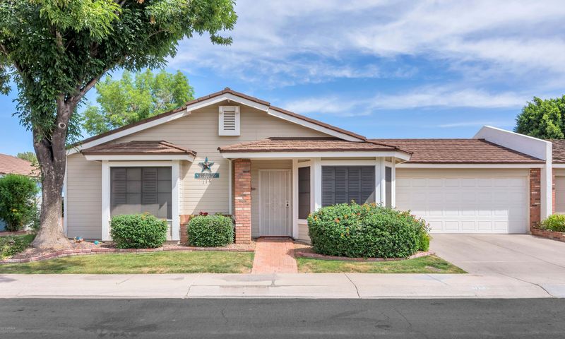 118 E Danbury Rd, Phoenix, AZ 85022