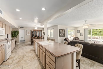 11801 Coggins Dr, Sun City, AZ 85351
