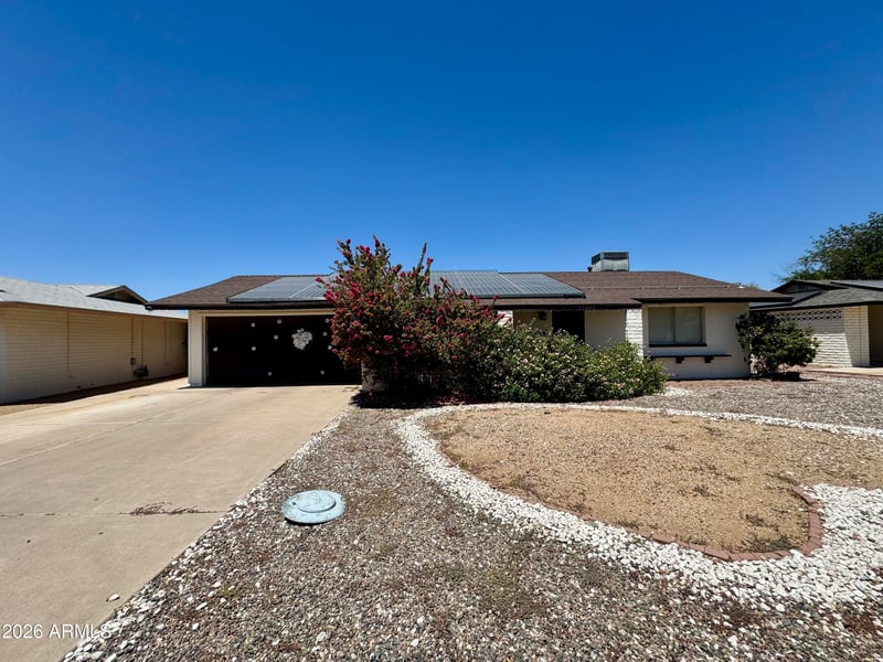 11802 N Hacienda Dr, Sun City, AZ 85351