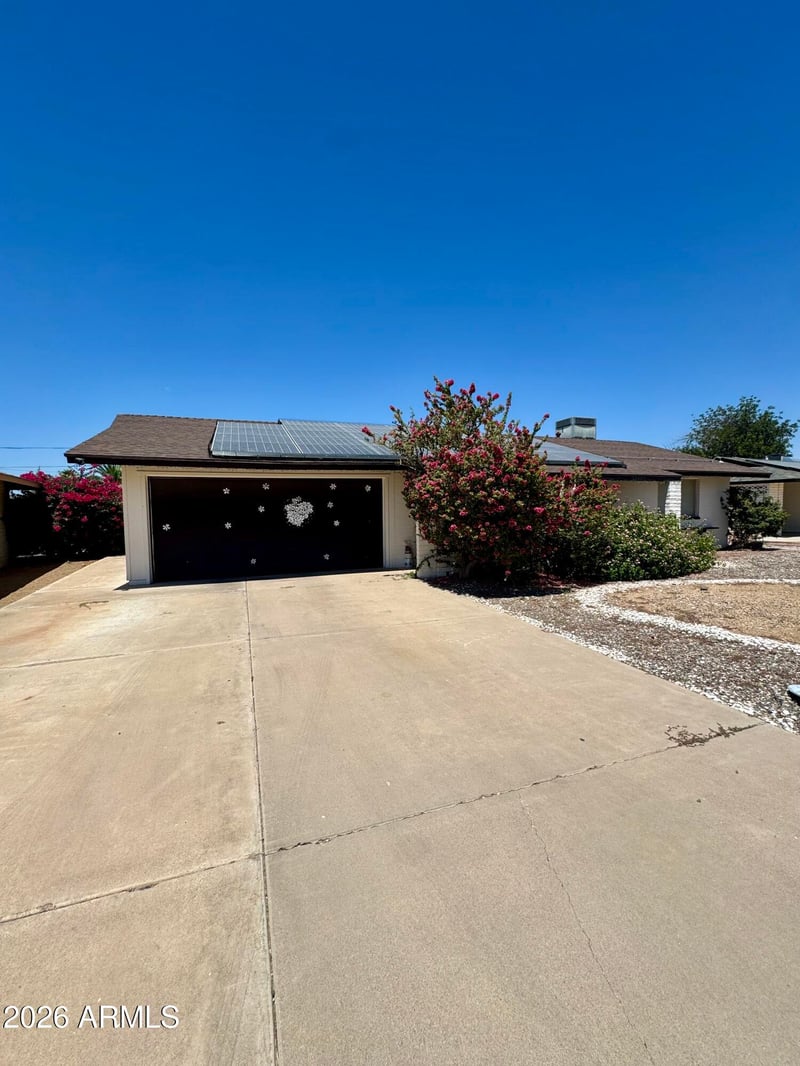11802 N Hacienda Dr, Sun City, AZ 85351