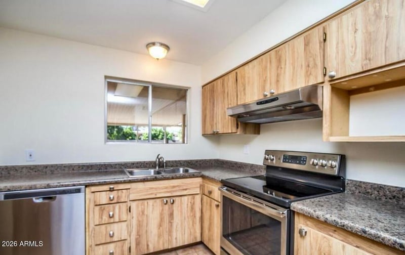 11802 N Hacienda Dr, Sun City, AZ 85351