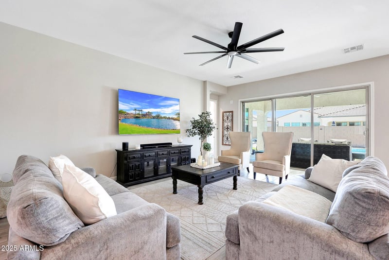 11807 Parkway Ln, Avondale, AZ 85323