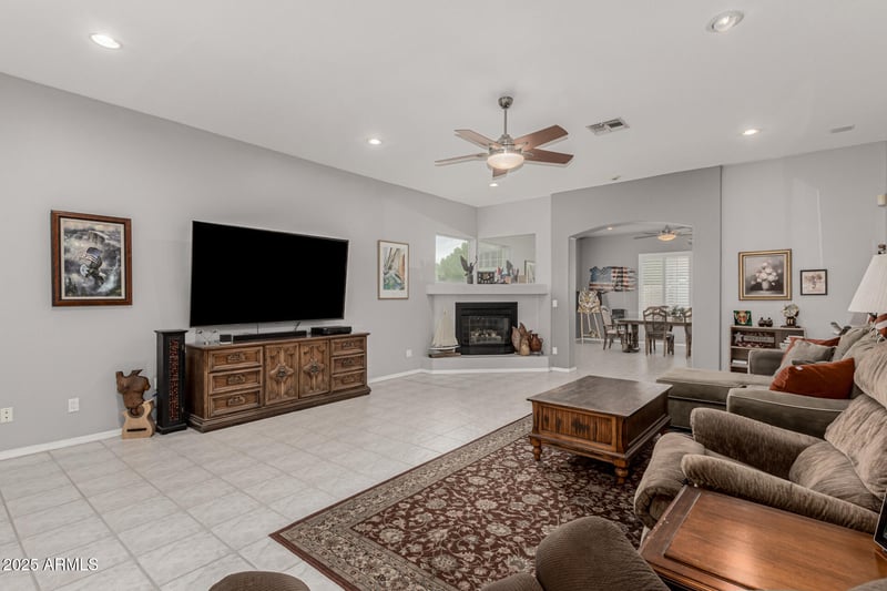 11814 56 Dr, Glendale, AZ 85304