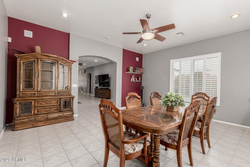 11814 56 Dr, Glendale, AZ 85304