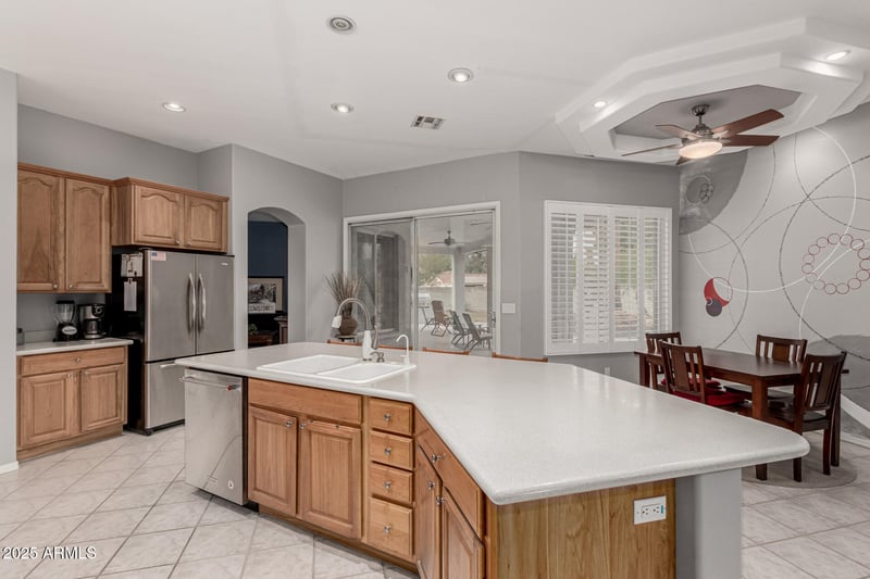 11814 56 Dr, Glendale, AZ 85304