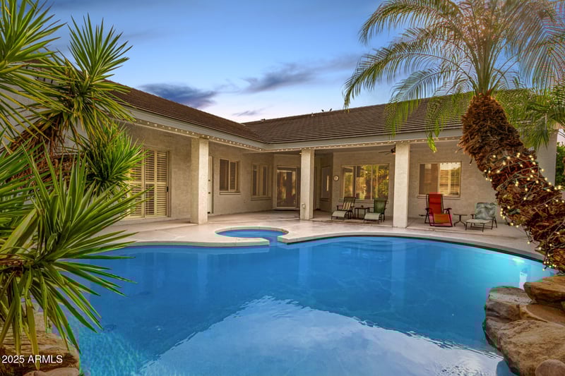 11814 56 Dr, Glendale, AZ 85304