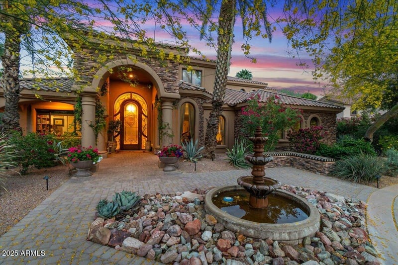 11821 S Tuzigoot Ct, Phoenix, AZ 85044