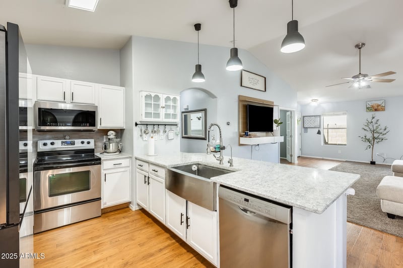 11822 Softwind Dr, Sun City, AZ 85373