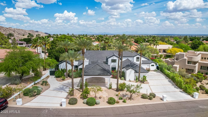 11827 Montezuma Ct, Phoenix, AZ 85044