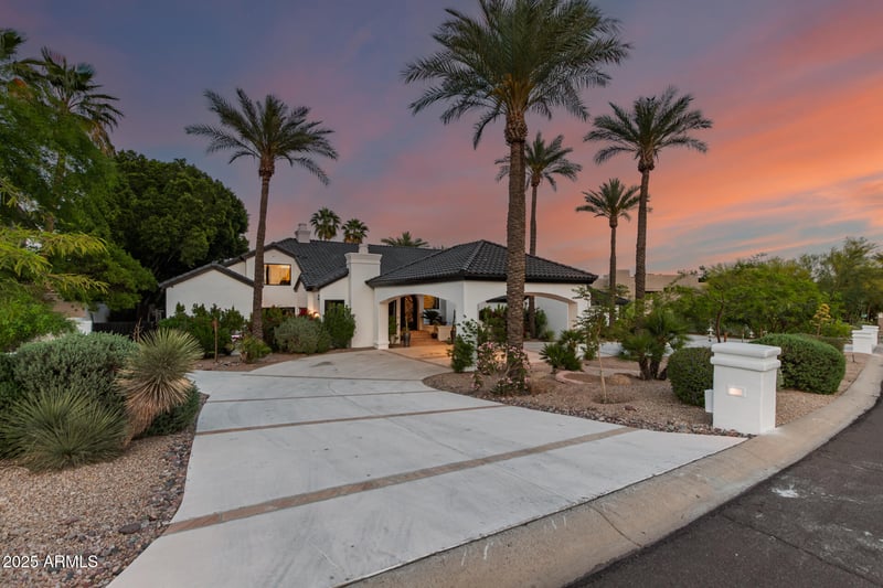 11827 Montezuma Ct, Phoenix, AZ 85044