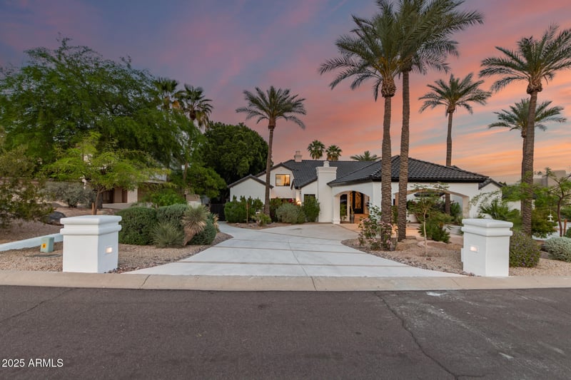 11827 Montezuma Ct, Phoenix, AZ 85044